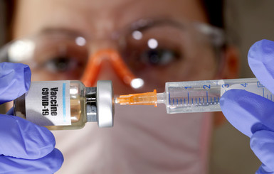 Минздрав просит в 2021-м году выделить на вакцины против COVID-19 более 15 миллиардов гривен
