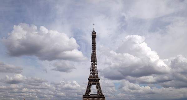 Жители Парижа перепутали звук полета истребителя со взрывом