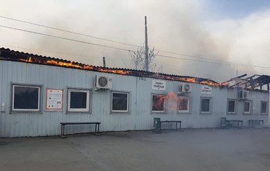 Блокпост сгорел. Добраться в Луганск уже невозможно