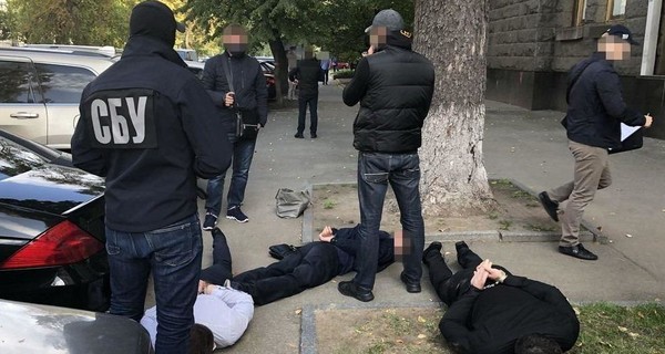 СБУ задержала самозванцев, продававших должности помощников депутатов 
