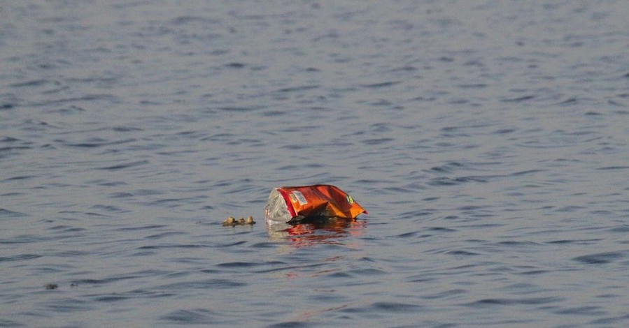 Ученые заявили, что на дне океанов находится 14 миллионов тонн пластикового мусора
