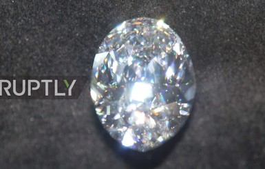 На аукционе Sotheby's огромный бриллиант продали за рекордные 15,7 миллионов долларов
