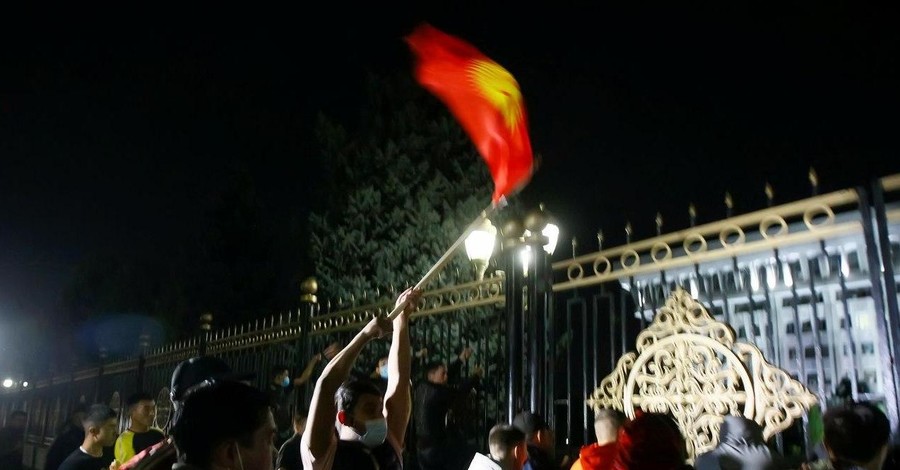 В Кыргызстане состоялась молниеносная революция