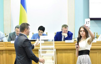 Партии распределили в бюллетене на выборах в Киевсовет: первый номер у Шария, последний - у Батькивщины