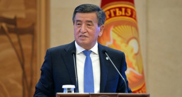 В Кыргызстане закрыли границы: разыскивают президента и премьера