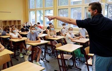 МОН направит в регионы рекомендации по переходу школ на дистанционное обучение