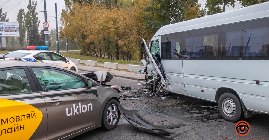 В Днепре таксист устроил ДТП, уснув за рулем: пострадали 6 человек