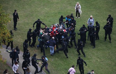 В Минске в 64-й день протестов применили дубинки, водометы и пейнтбольные шарики