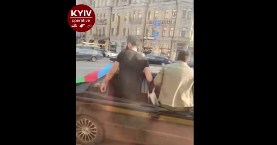 По маршруту прокатившихся по центру Киева машин с флагами Азербайджана нашли четыре гильзы
