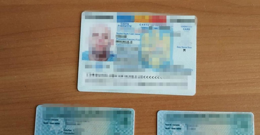 Украинцы торговали поддельными паспортами ЕС: продавали по 300 евро