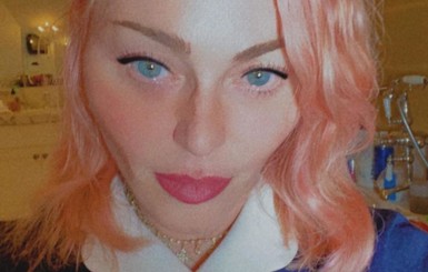Резко сменившая имидж Мадонна шокировала подписчиков: Что случилось со скулами?