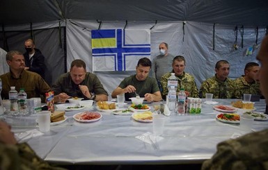 Депутаты полночи обсуждали в соцсетях фото с ужина президента Зеленского на Донбассе 