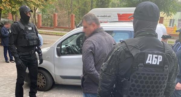 В Киеве адвокат требовал у фигуранта дела об оружии 80 тысяч долларов для подкупа правоохранителей