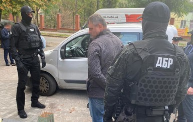 В Киеве адвокат требовал у фигуранта дела об оружии 80 тысяч долларов для подкупа правоохранителей
