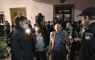 Слуги и За майбутне срывают выборы в Бердянске