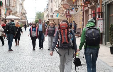 Жители Черновцов: Без воды сидим неделю, теряем туристов и заработок