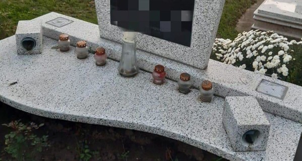 На Закарпатье трое детей разгромили кладбище