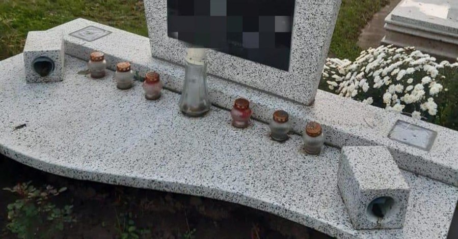 На Закарпатье трое детей разгромили кладбище