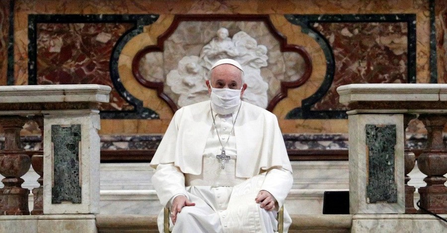 Папа Римский впервые надел маску на публичное мероприятие