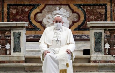 Папа Римский впервые надел маску на публичное мероприятие
