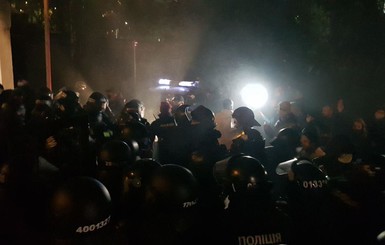 Дело Шеремета: суд оставил Антоненко в СИЗО - его сторонники устроили столкновения с полицией