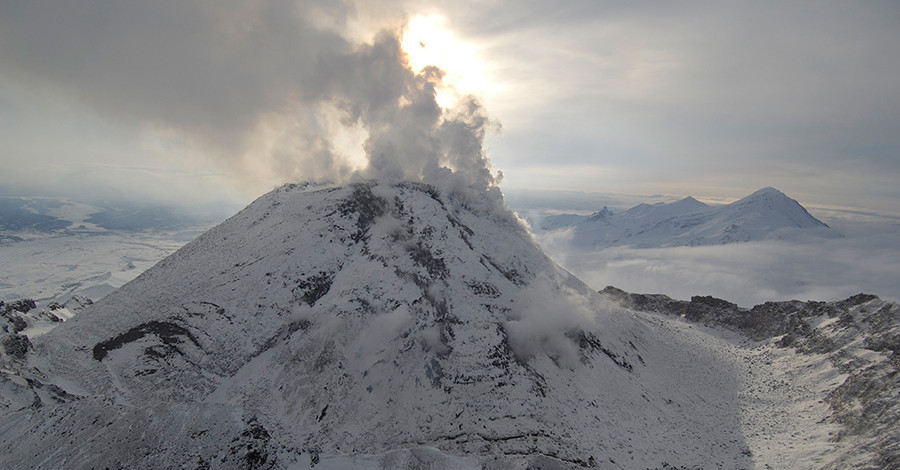 На  Камчатке началось извержение двух вулканов 