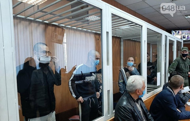 В Одессе семеро заключенных одновременно вскрыли себе вены в суде