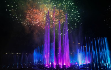 В Дубае открыли самый большой фонтан в мире