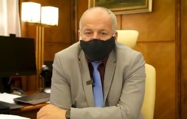 В Чехии требуют отставки министра здравоохранения, которого заметили в ресторане без маски