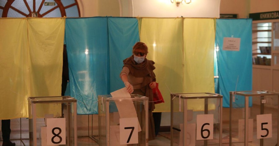 Местные выборы 2020: в Украине открылись избирательные участки