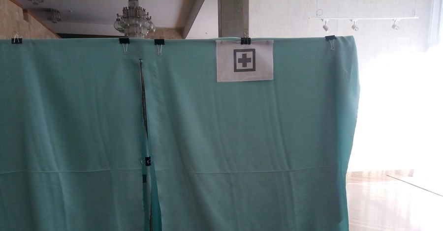 Выборы по-киевски: выход не там, где вход, кабинки с крестиками и лживые термометры