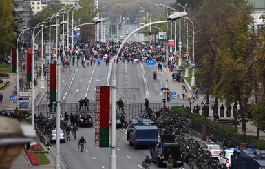 В центре Минска протесты, силовики проводят задержания