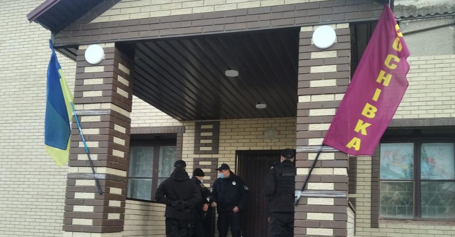 Под Конотопом полиция прикрыла фейковый избирательный участок