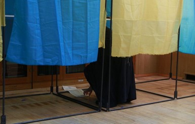 На Тернопольщине избили полицейского, который охранял избирательный участок