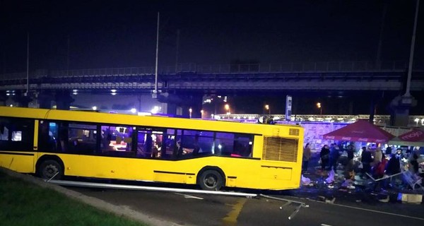 В Киеве автобус на полной скорости протаранил МАФ: есть жертвы