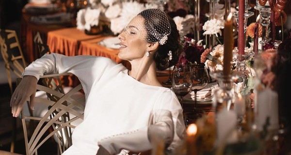 Жена Остапчука показала все свои свадебные платья и выставила их на продажу