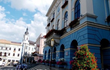 Из-за грубых нарушений и подделки протоколов в Черновцах состоятся перевыборы в городской совет