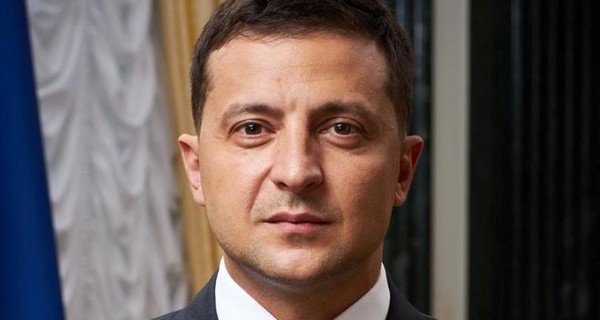 Зеленский в Твиттере поздравил Усика с победой, а в Фейсбуке назвал “чертями” судей Конституционного суда
