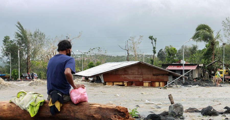 Размытые дороги и затопленные дома: последствия тайфуна 
