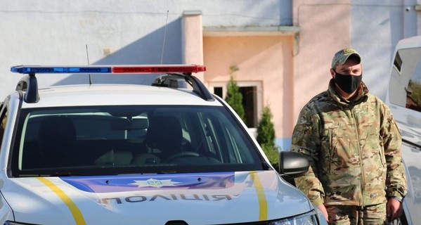 На Закарпатье полицейский, который охранял бюллетени, выстрелил себе в голову