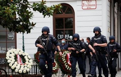 Теракт в Вене: умер еще один раненый, в Австрии объявлен трехдневный траур