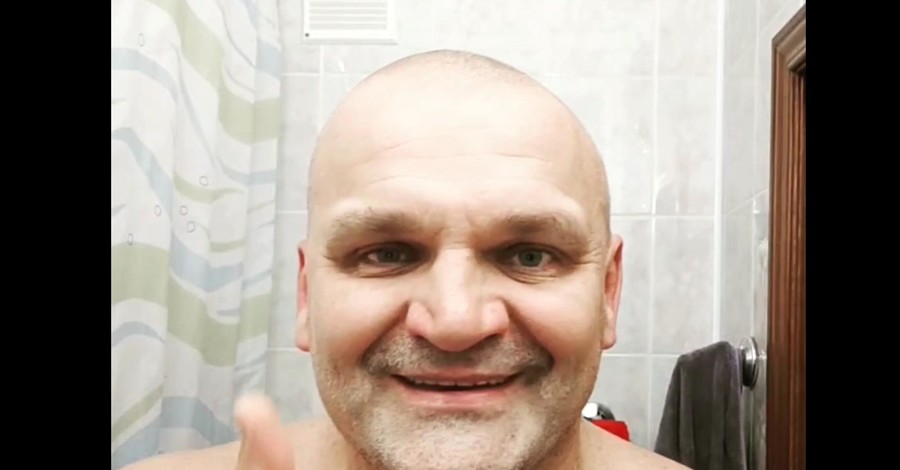 Силач Василий Вирастюк на самоизоляции сбрил бороду
