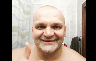 Силач Василий Вирастюк на самоизоляции сбрил бороду