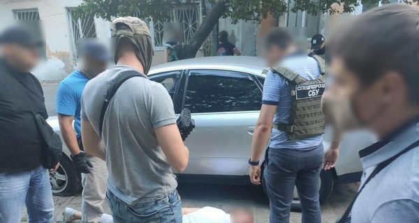 Похищали на первом свидании и забирали ключи от квартир: в Одессе разоблачили банду 