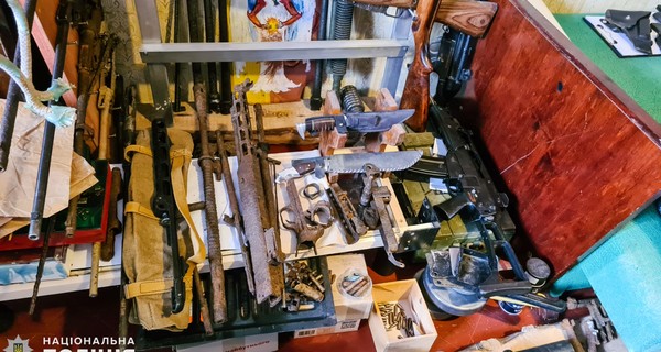 В Николаеве у психолога-писателя нашли арсенал оружия и боеприпасов