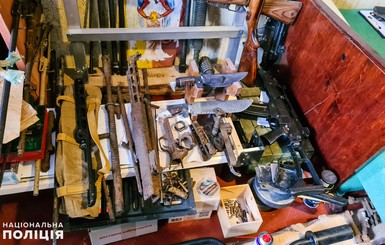 В Николаеве у психолога-писателя нашли арсенал оружия и боеприпасов