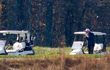 Пока Байден принимал поздравления с победой на президентских выборах, Трамп играл в гольф