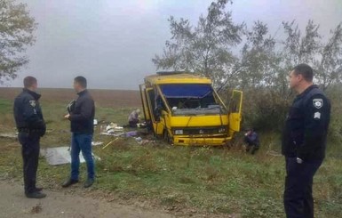 В Херсонской области перевернулся рейсовый автобус, есть погибшие