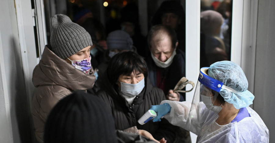 За сутки коронавирус подтвердили у более чем у 10 тысяч украинцев