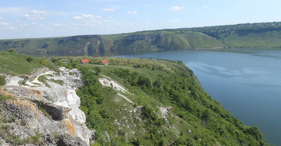 Самые популярные туристические места Украины-2020: Бакота, Розовое озеро и Тустань
